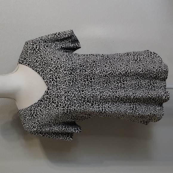 Vera Bradley women's size medium animal print black and white pocket tee - Picture 1 of 10